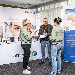 Foto vom Ausstellerbereich amedes bei den 20. Münchner AIDS- und Infektiologie-Tagen 2026 in Berlin